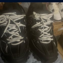 Balenciaga track run