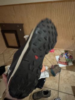 Men’s Salomon Shoes like new. 12.5
