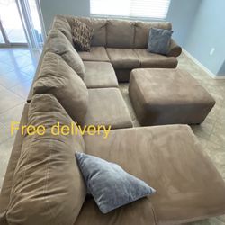 Modern Microfiber Sectional Sofa with Ottoman! FREE DELIVERY 🚚‼️