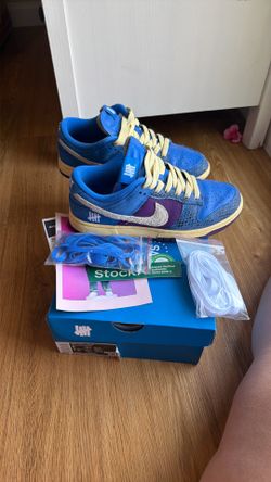 Undefeated 5 on it dunk low size 6 men