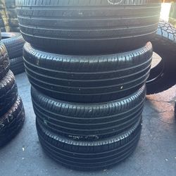 Tengo un Set de llantas en muy buenas condiciones, marca MICHELIN 235/65R18 instaladas y balanceadas por el mismo precio $250