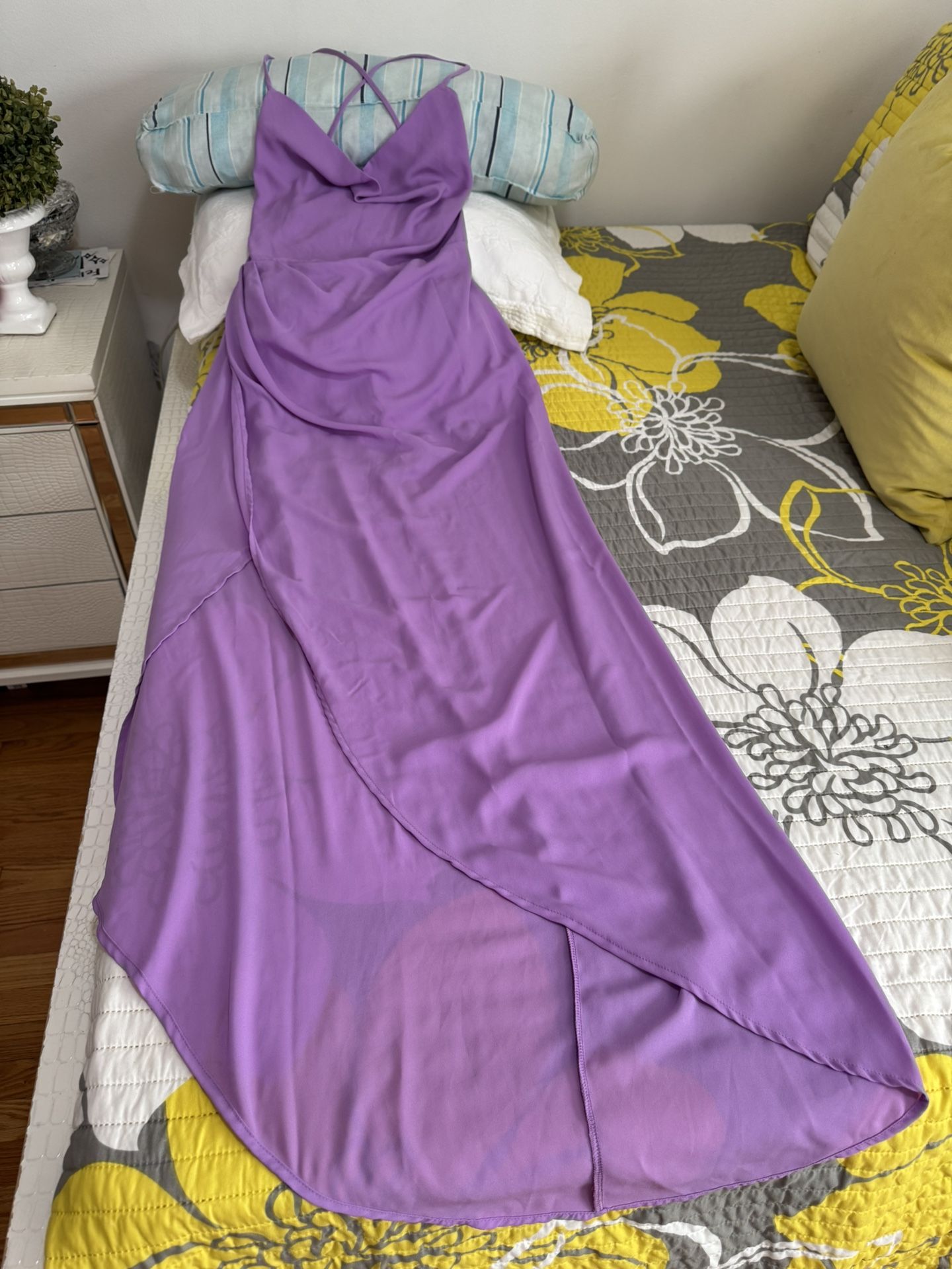 Lucy In The Sky Los Ángeles, Dress Size Medium , Perfect Conditions Used Once , Integrated short ,with crisscross spaghetti straps on the back.