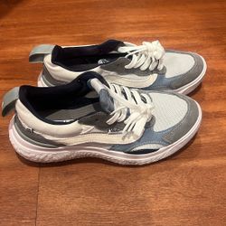 Size 9 Women’s Ultra Range Vans