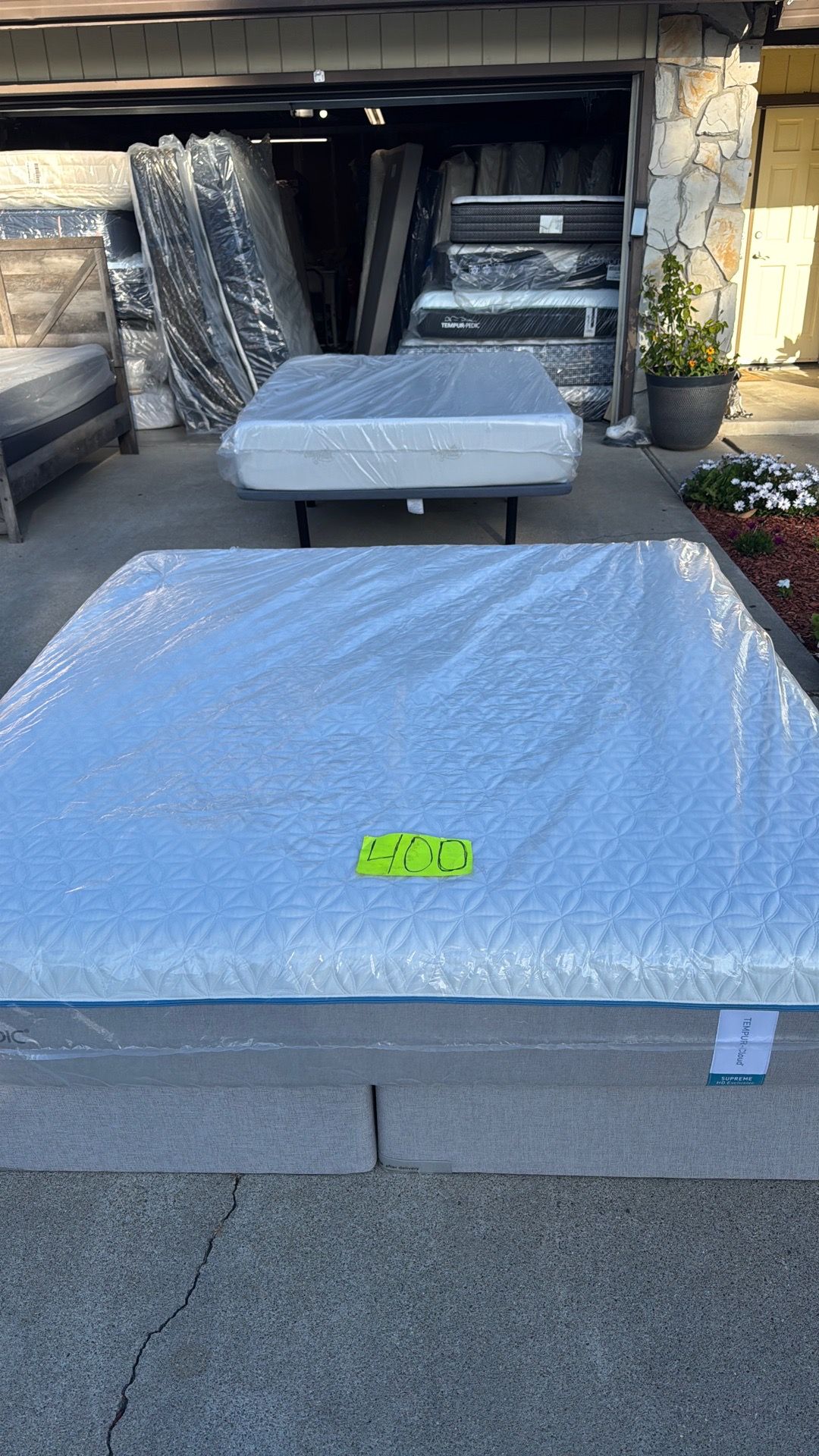 King size mattress and box Pring Tempur Pedic delivery available