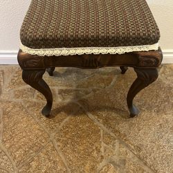 Vintage Upholstered Queen Anne Style Carved Stool in Great Condition 