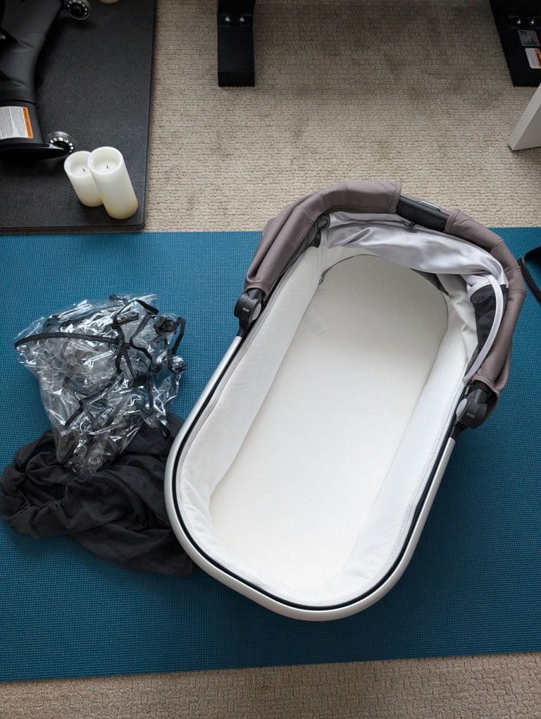 Uppa Baby Vista V2 bassinet attachment