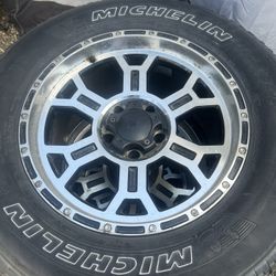 275/65R18 