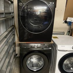 New Open Box Samsung Washer And Dryer Scratch And Dents 27”
