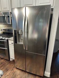 LG refrigerator- fully functional