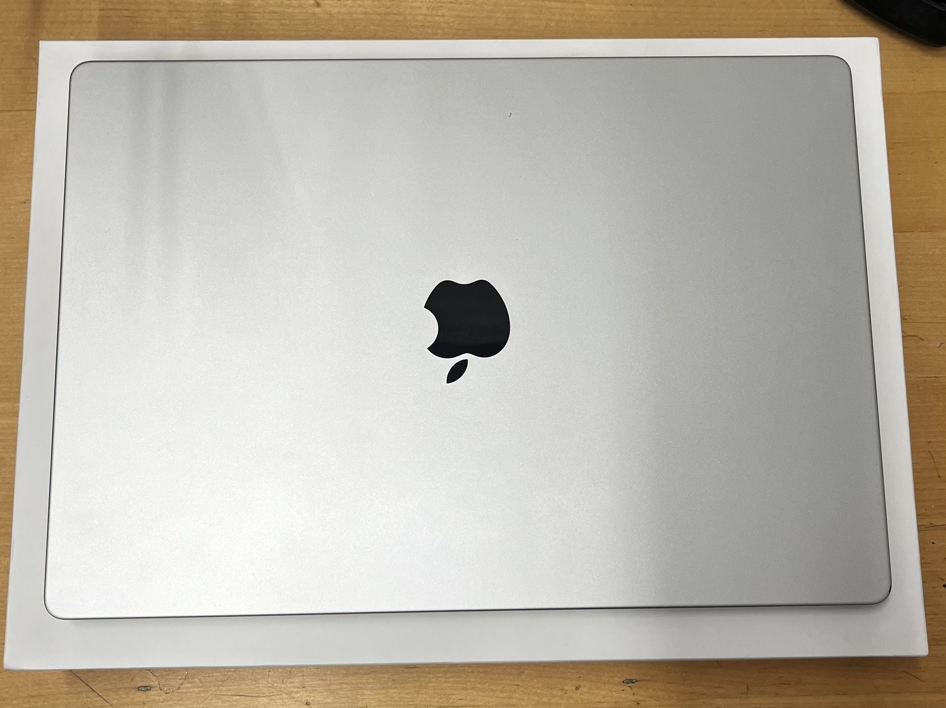 Apple MacBook Pro 2021 A2485 16in M1 Pro 10 CPU 16 GPU 16GB RAM 512GB SSD Good