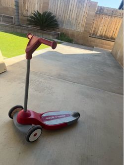 Radio Flyer, 3 Wheeled Scooter,Red, Assembled