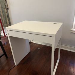IKEA Micke Desk - Great Condition
