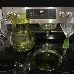 Beautiful Green Glass Pitcher With Plate/tray (Glasses Are Gone)
