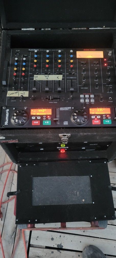 Karaoke/mixer/dual CD