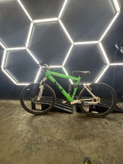 2 bikes with trunk mount for 3 bikes