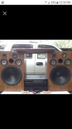 Yamaha high powered stereo sound system 340watts comes with 5 disc Changer and 2 15 inch. speakers 100watts each.$350 or best offer not separating