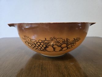 Vintage Pyrex mixing bowl in the "Old Orchard" pattern