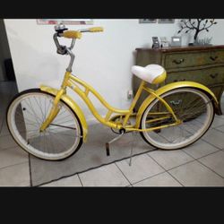 Yellow CRUISER BIKE 26 IN Schwinn