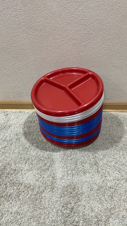 Reusable plastic divided plates - total of 18