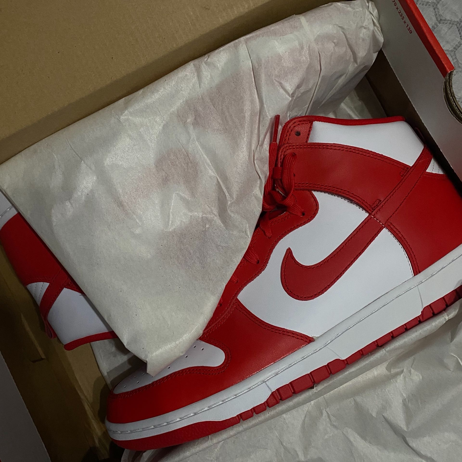 Nike dunk high championship red