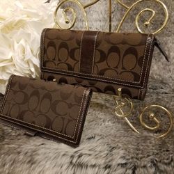 TAKE $10 OFF NOW/Beautiful PreLoved AUTHENTIC Coach (2) Piece Wallet Set ONLY $75!!!!