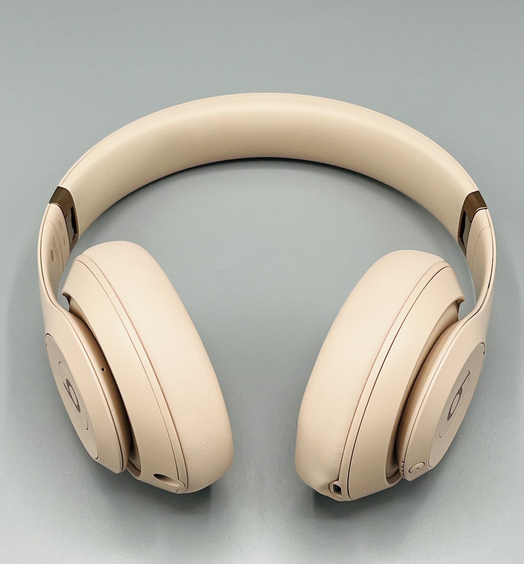 Beatss Studio Pro x Kim Kardashian Headphones,(Moon)