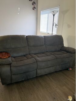 Beautiful Reclining Sofa & Loveseat Set