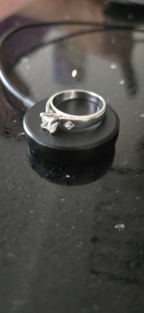 Platinum Diamond Ring Princess Cut.