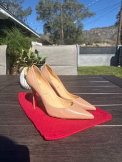 Christian Louboutin Apostrophy 100 Nude Blush Leather Pumps – Size 39