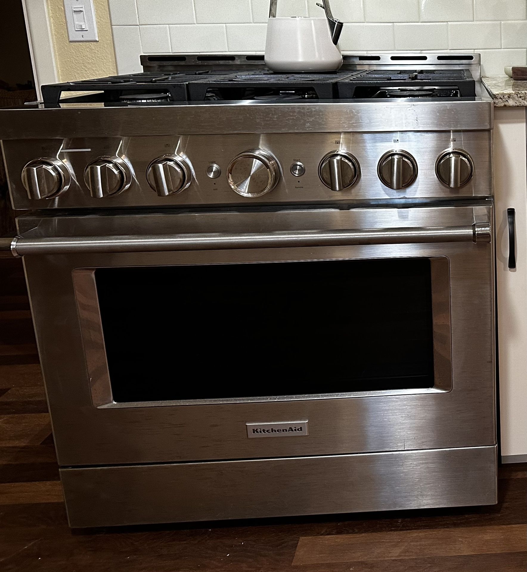 $6500 KitchenAid 36 in. 5.1 cu. ft. Smart Commercial-Style 6-Burner Gas Range with Self-Cleaning and True Convection Stainless Steel