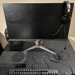 Xbox Series X 1TB Setup ( Xbox, Monitor, Mouse, Keyboard, Headphones)