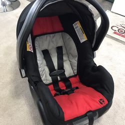 Baby Trend Infant Car Seat and Base - Expires December 2024