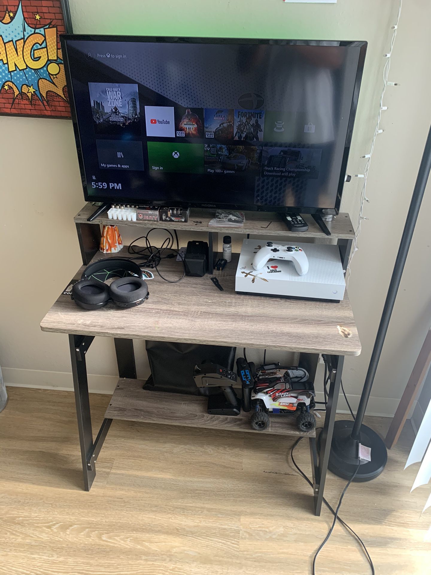 Full gaming setup! Xbox one Tv and desk