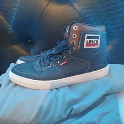 10.5 Levi's Sneakers