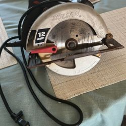 SKILSAW 12-Amp 7-1/4 inch circular saw. 