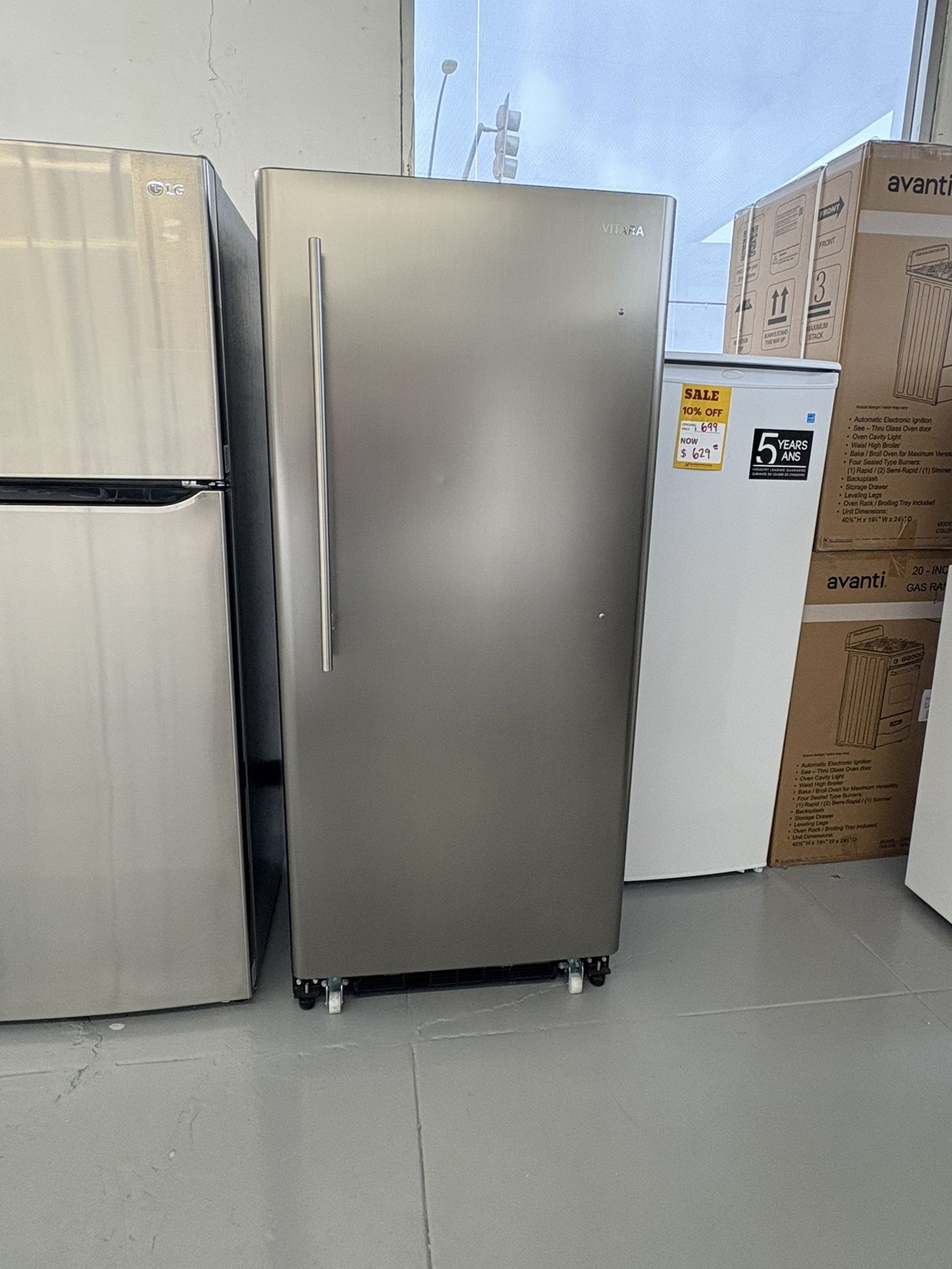 Vitara 30” 16.7 Cu Ft Capacity Freezer