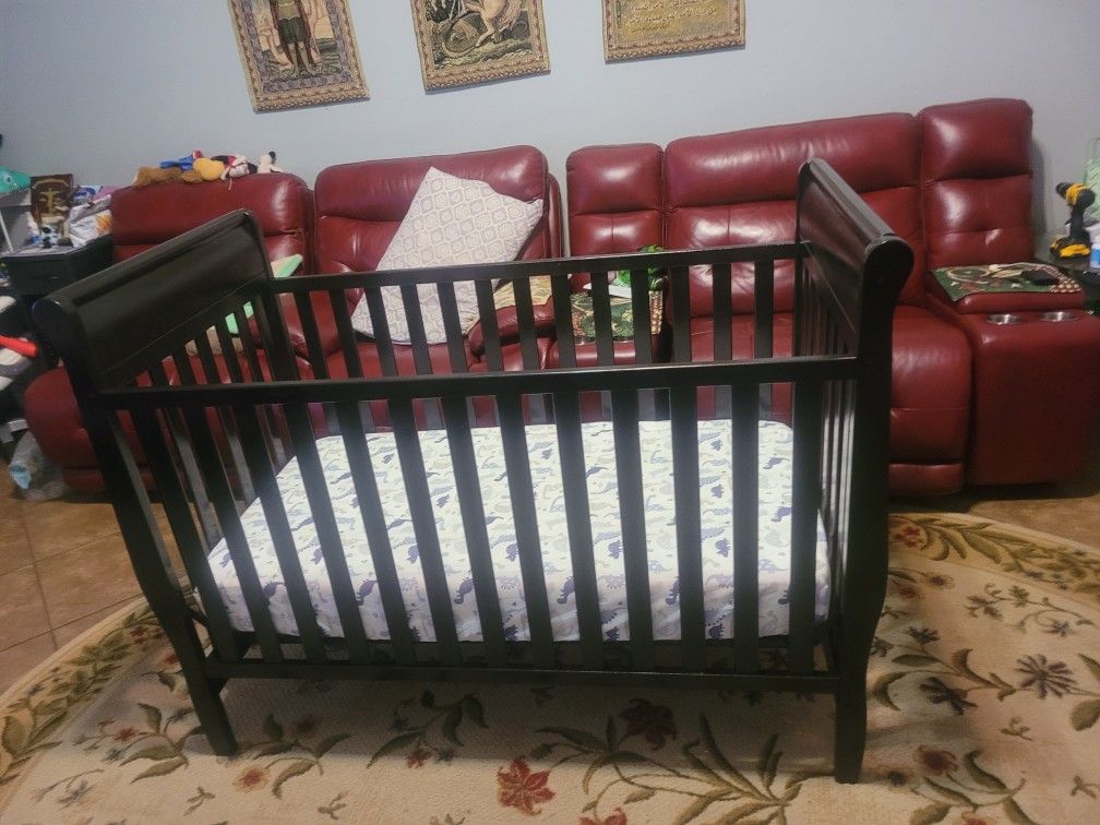 Graco, Sarah Classic Convertible Crib, Excellent Condition, Espresso Color