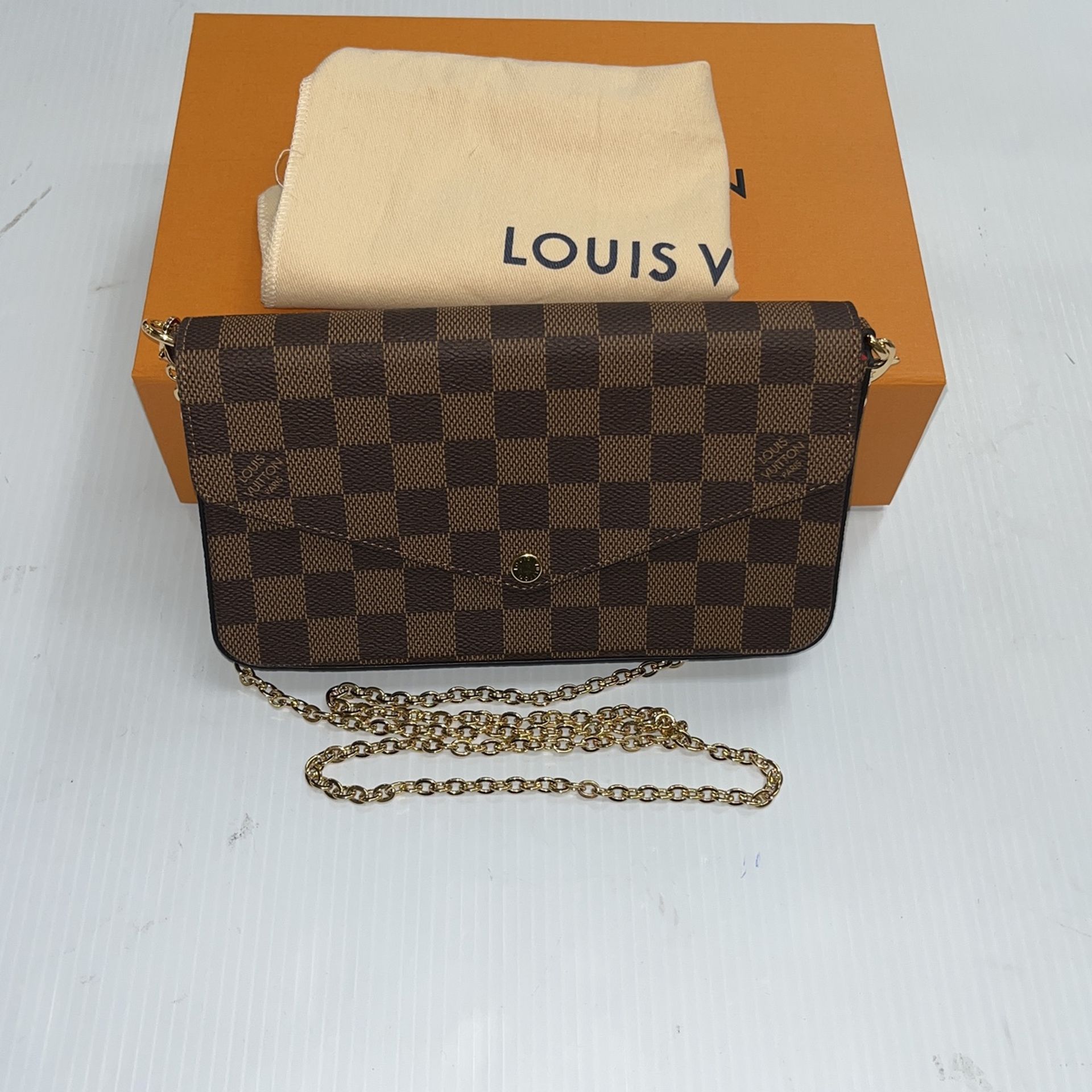 Louis Vuitton Purse, With Box And Dust Bag, Entrupy Verified, In Good Condition 