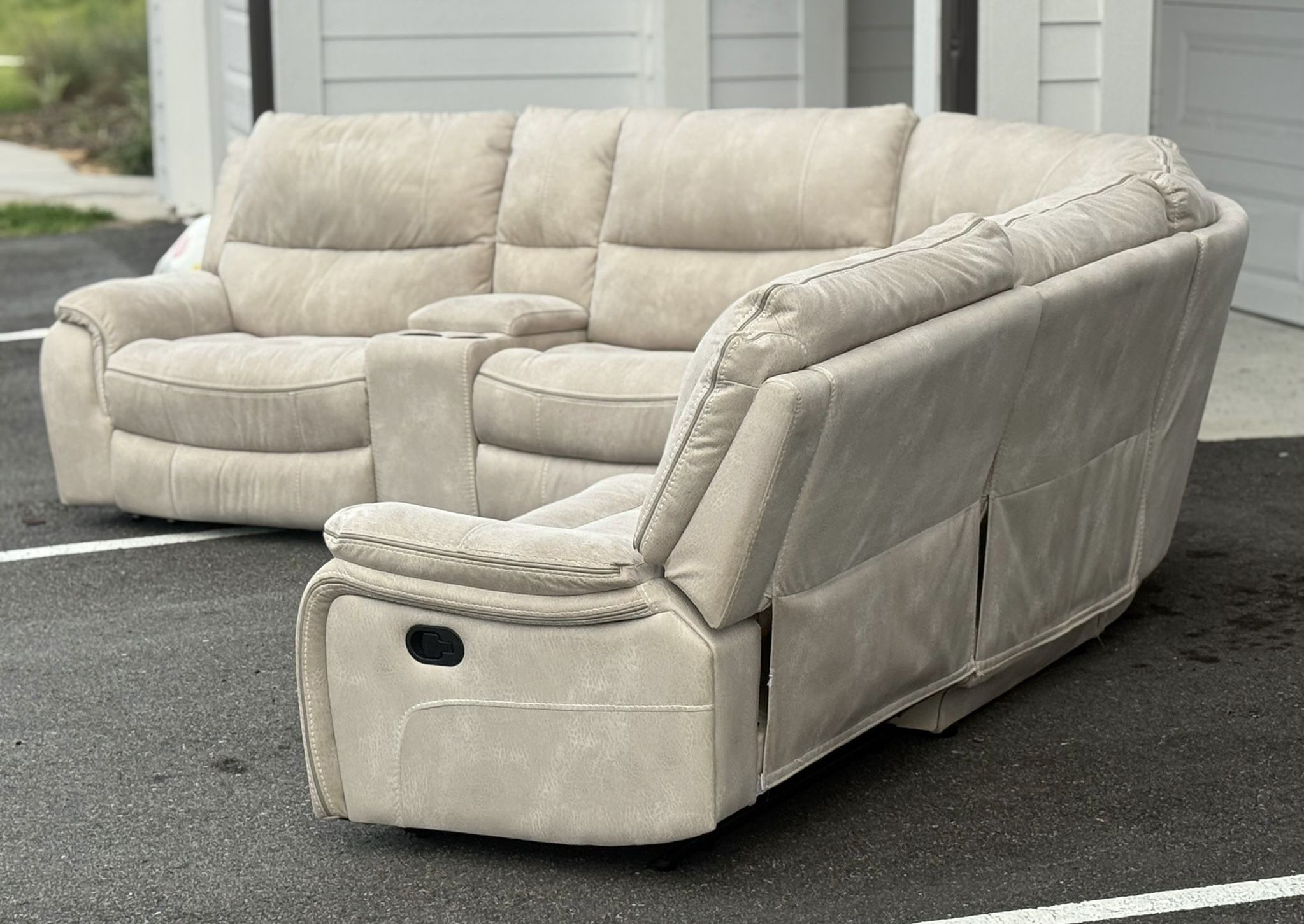Sectional Couch/Sofa - Recliners - Beige - Delivery Available 🚛