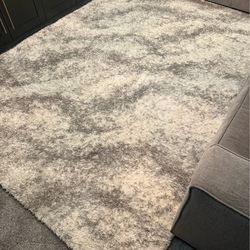 6 x 9 Ivory/Grey Area Rug