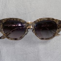 Dezi “charge It” Sunglasses 