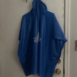 CHILDREN   SIZE   6 To  8 BOYS   OR GIRLS  RAINCOAT  FROM DISNEYLAND   OR PONCHO 