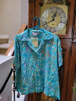 Ladies  New 100% Rayon summer shirt size M/L