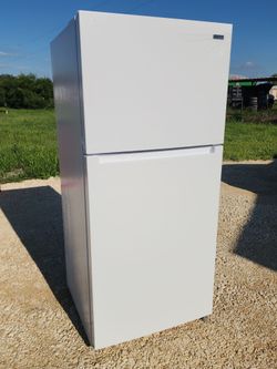 NEW Vissani 18.1 cu. ft. Top Freezer Refrigerator Adjustable Glass Shelving in White, Garage Ready