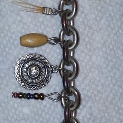 AMERICAN EAGLE VINTAGE CHUNKY CHARM BRACELET