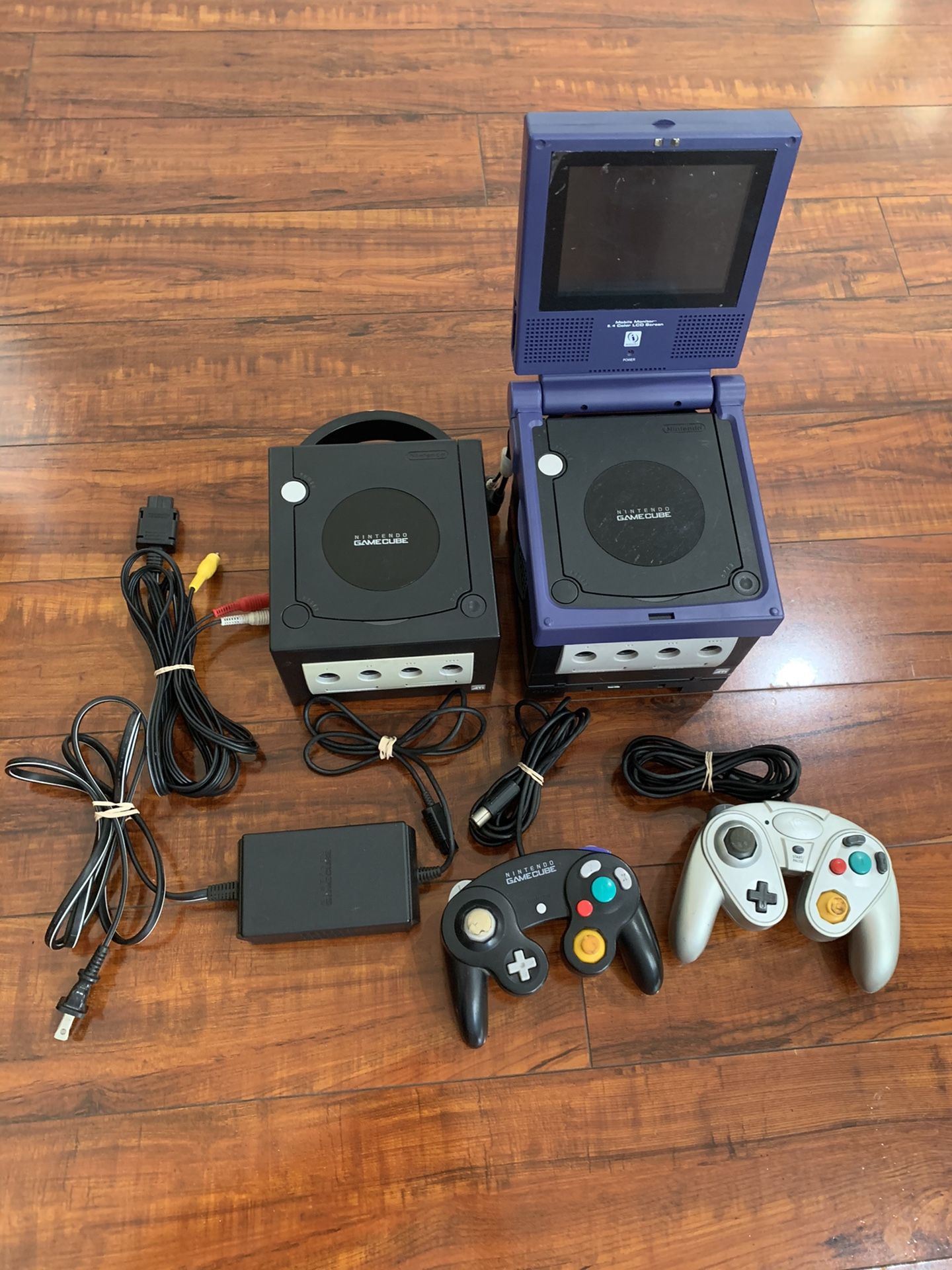 RARE ALL IN ONE Nintendo GameCube 2 Black Console w/ Interact Mobile Monitor 5.4 Color LCD Screen & 2 Controllers