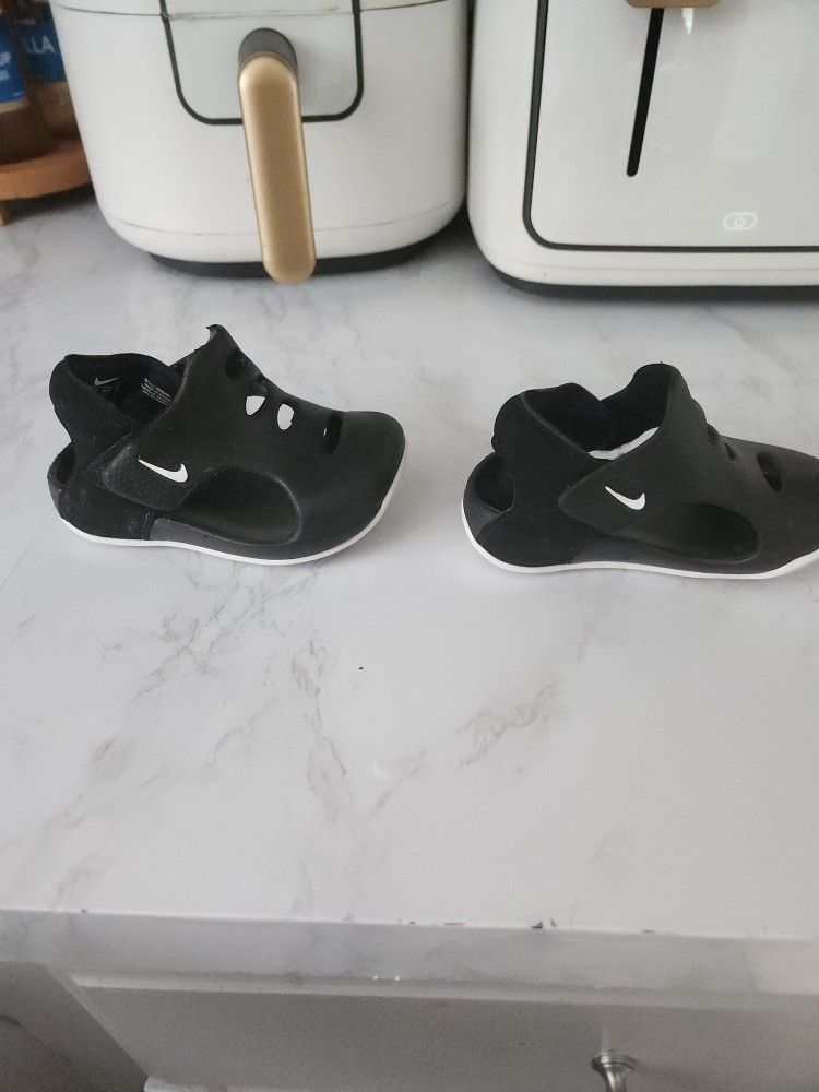 5c Nike Sandals