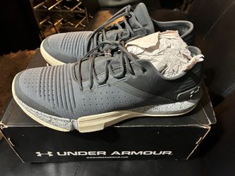 Under armor mens shies