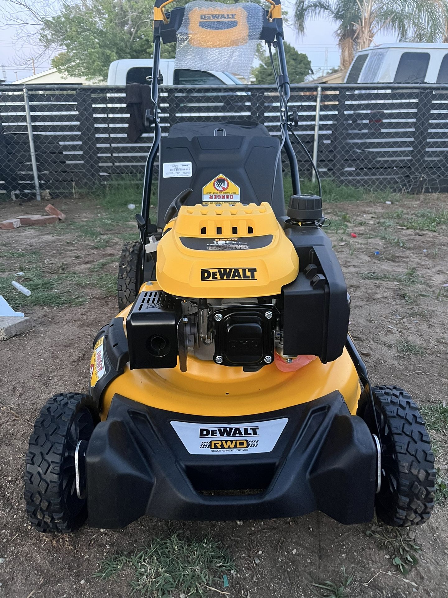 DEWALT 21 in. 196cc E-GOV Engine 3-in-1 Gas RWD Self-Propelled Lawn Mower with High Rear Wheels