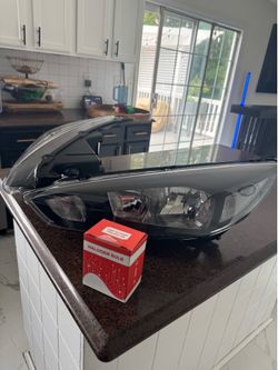 Pair of Headlight Lamps Assembly Compatible with 15-18 Ford Focus - Black Housing Clear Corner